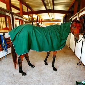 Fleece Cooler with neck XL Horse size & Weatherbeeta surcingle. Blanket